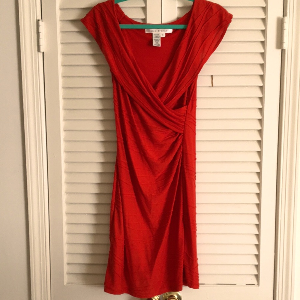Short sleeve tight fit Max Studio mini dress